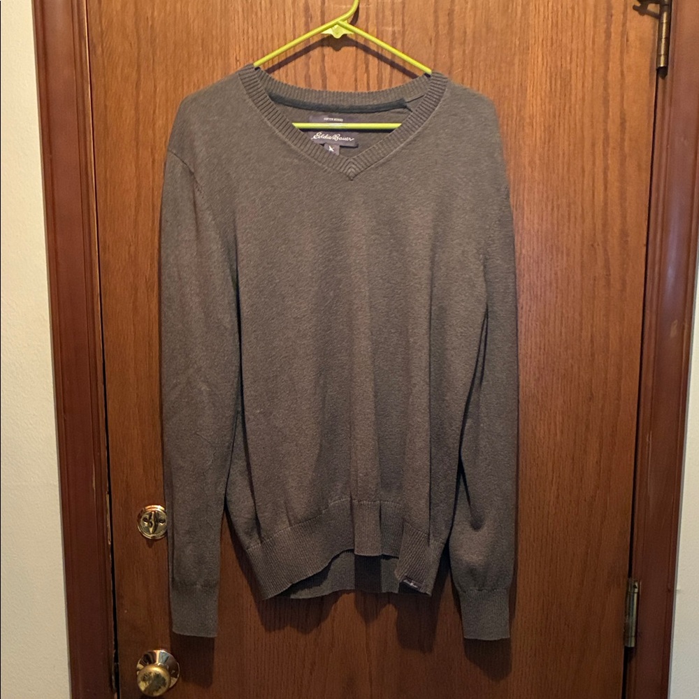 Eddie Bauer Men's V-Neck Sweater in Charcoal